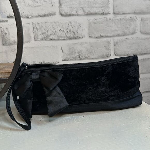 LOFT Black Velvet Pouch Wristlet - Picture 2 of 6